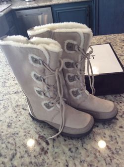 Nine West boots size 4