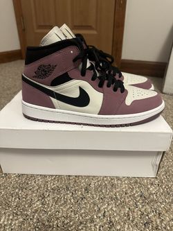 Jordan 1 Mid SE Light Mulberry (Women's) Size 11.5 Women’s Size 10 Mens 