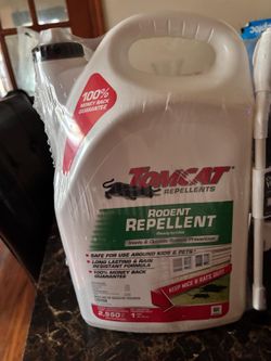 On fire deal 🔥🔥Tomcat rodent repellent 1 gallon for 15$🔥