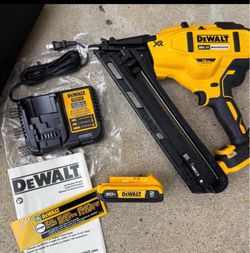 DEWALT 20V MAX XR Lithium-lon Cordless 2-1/2 in. 15-Gauge Finish Nailer Kit with 2.0Ah Battery, Charger and Contractor Bag