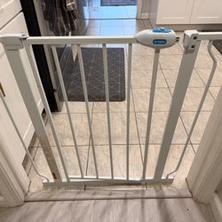 Regalo baby gate (~30 inch opening; Adjustable)
