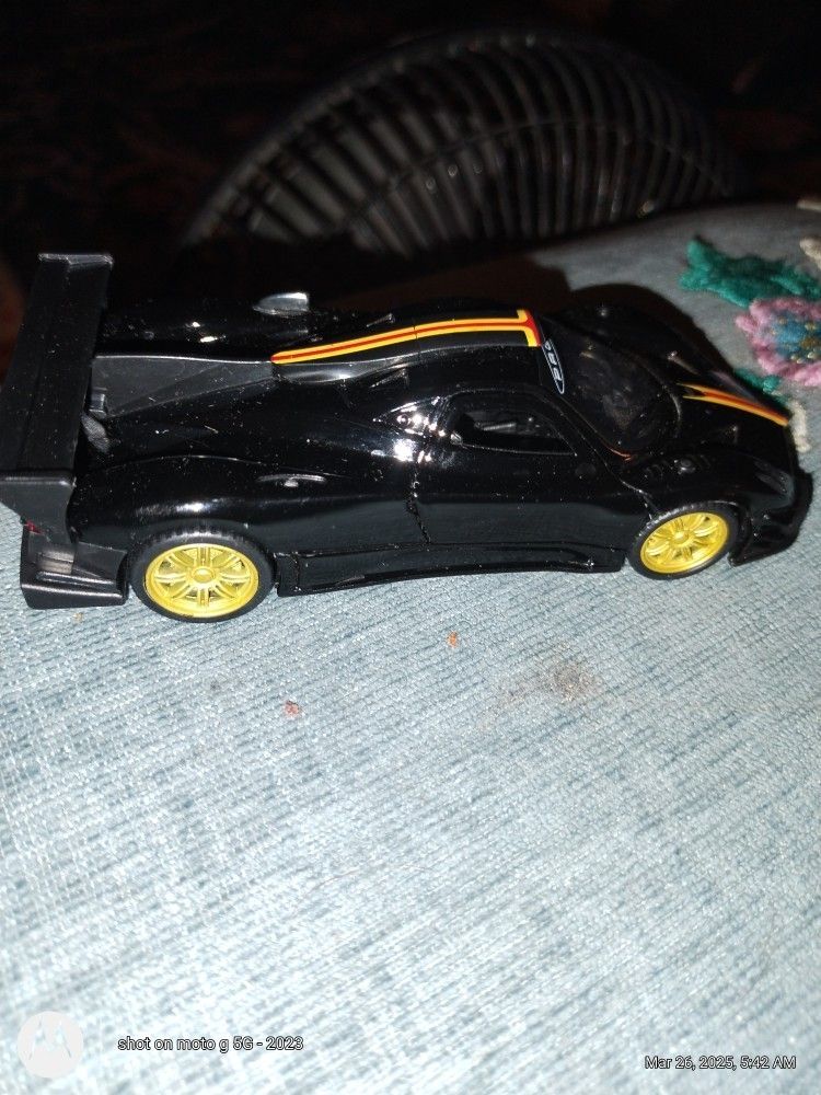 Hot Wheels P A G A N I Zonda R Revolution