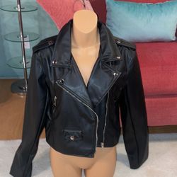 NWOT Pretty Little Thing Biker Faux Leather Crop Jacket 12