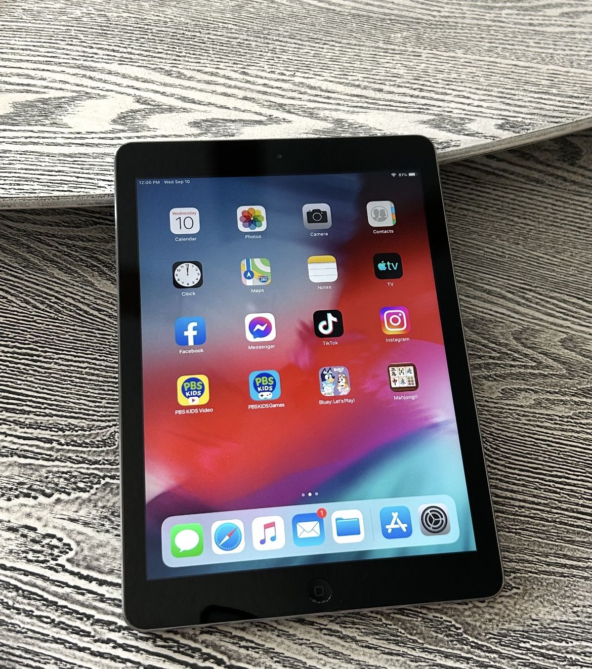 Apple iPad Air 32GB- Unlocked- Low Price. $30