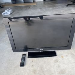 32” LG TV