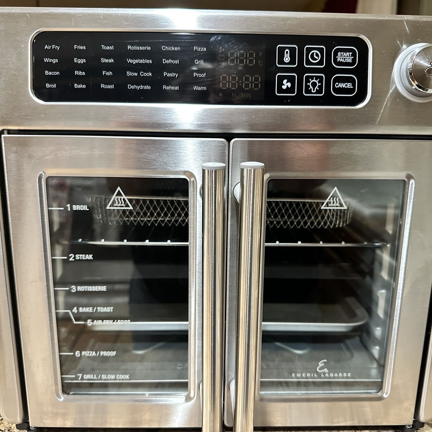 Emeril Lagasse 12-in-1 Dual Zone AirFryer Oven for Sale in Macomb, MI -  OfferUp