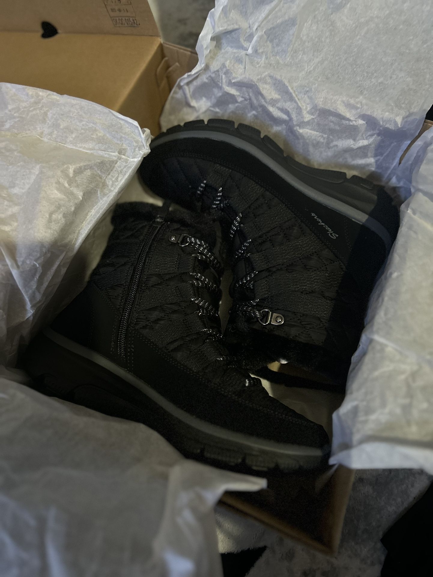 Skechers Hiking Boots Women’s 7