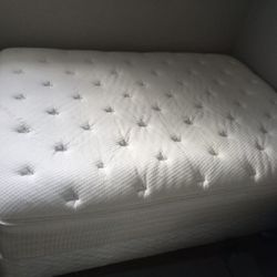 Queen Mattress!!