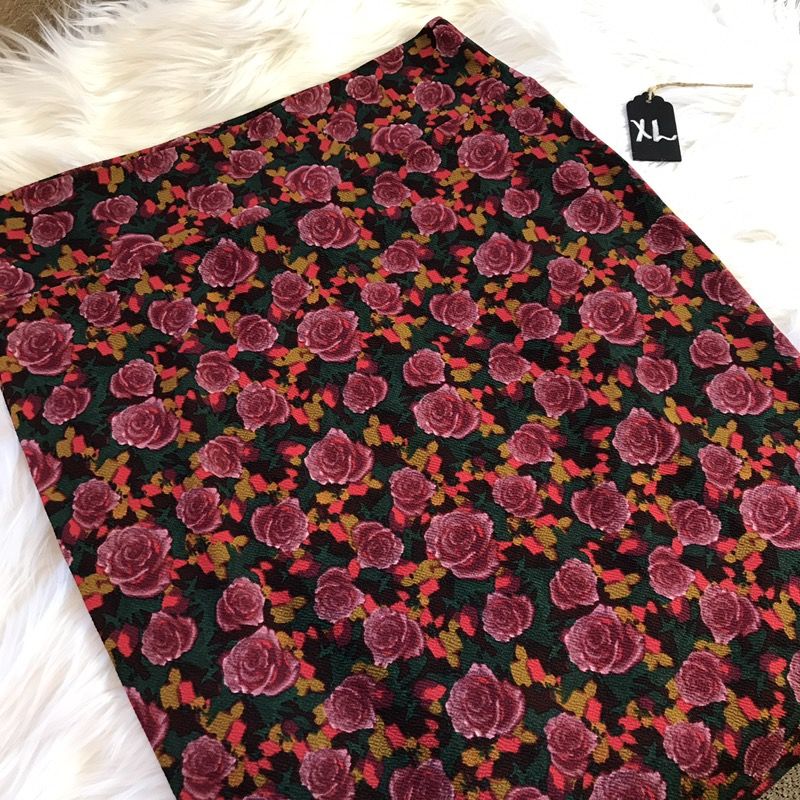 Gorgeous Lularoe Cassie Skirt XL. New!! $25