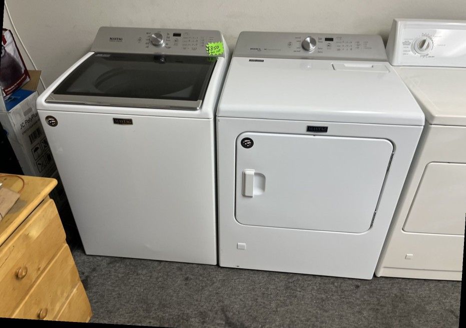maytag bravos xl washer with dryer set color white for Sale in Houston