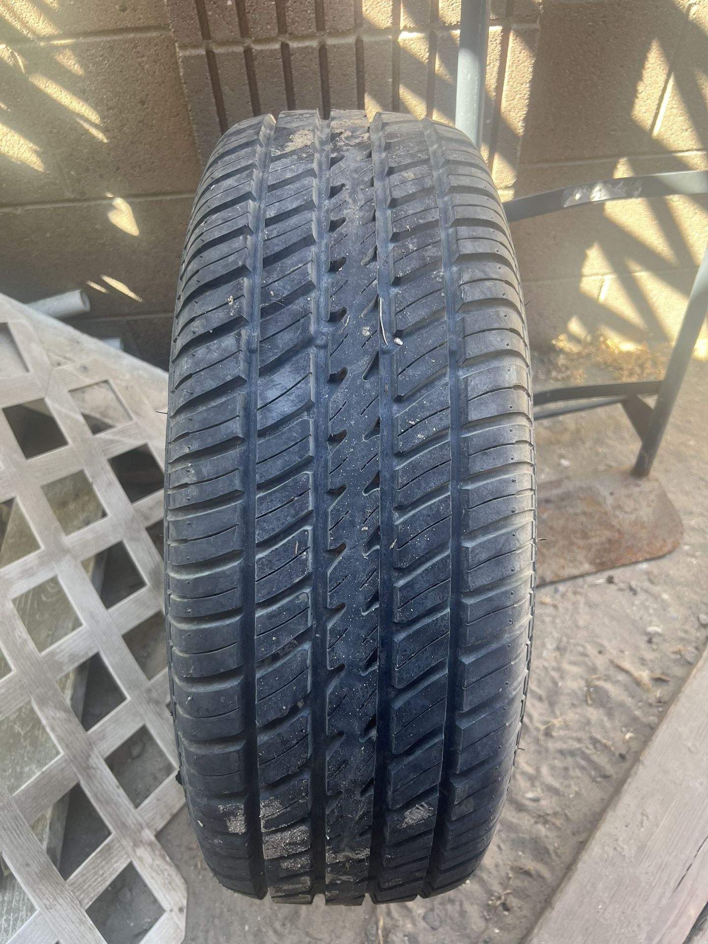 Tire (1) Cooper P235/70r15