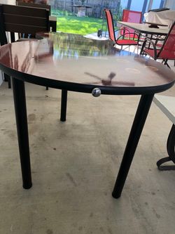 Guitar shape table