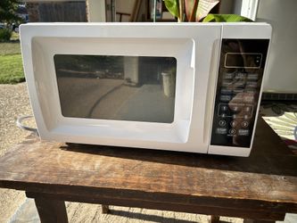 MICROWAVE 700watt 2020 Walmart Brand.