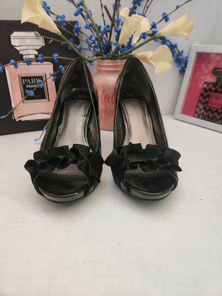 Fergalicious By Fergie Shoes Women's Sz 7 Black Open Toe Ruffle Pumps