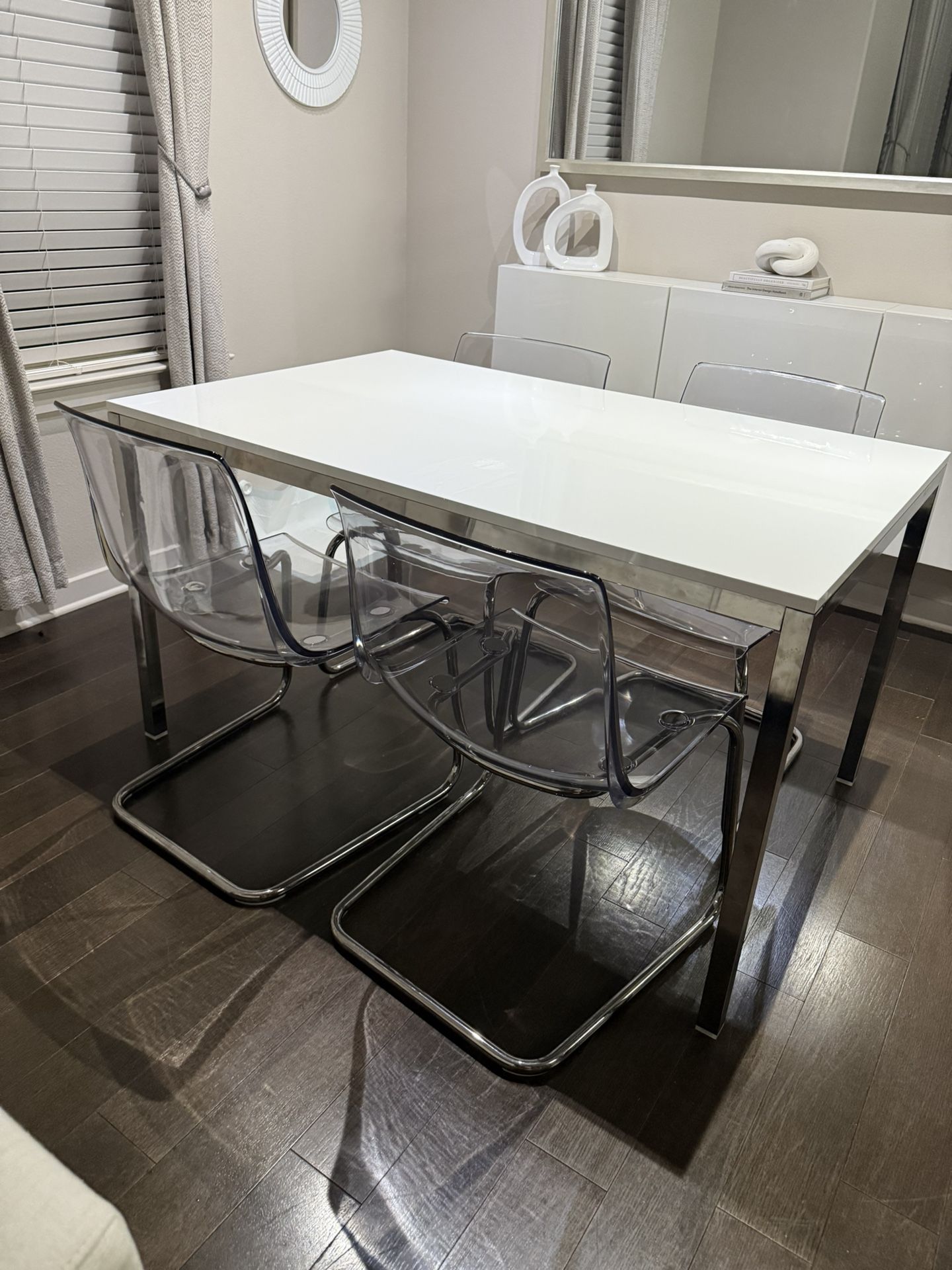 White Dinning Table Set