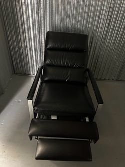 Reclining chair like new - need gone ASAP