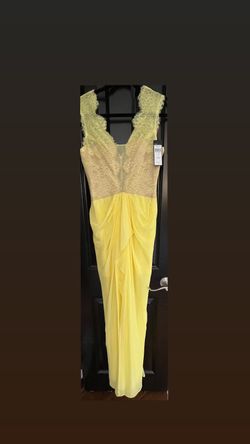 NWT BCBG MaxAzria Brandy Gown Yellow size 4 for Sale in Beverly Hills, CA -  OfferUp