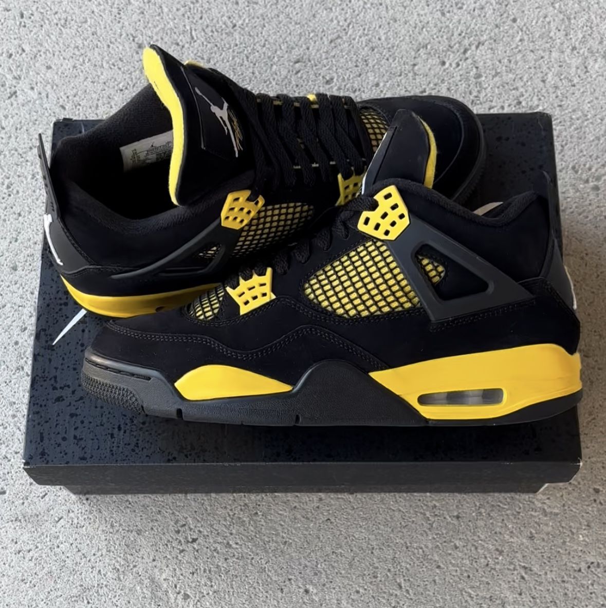 Jordan 4 Thunder