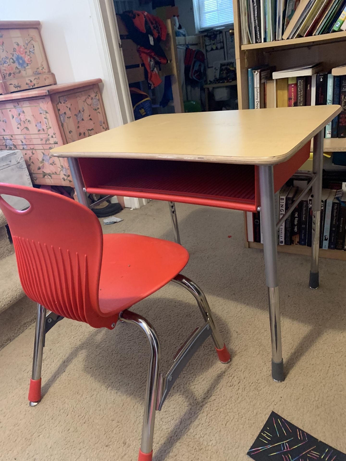 Selling an Adjustable Kids Desk  