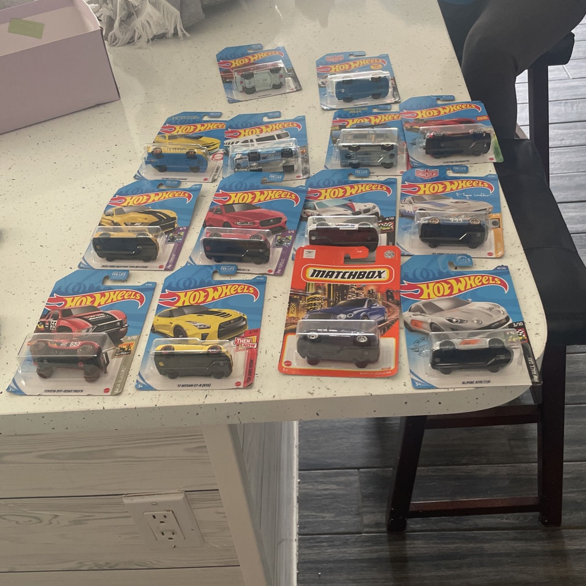 14 Collector Hot Wheels Cars