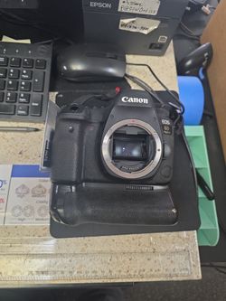 Canon EOS 6D Mark II DSLR Body with Battery Grip