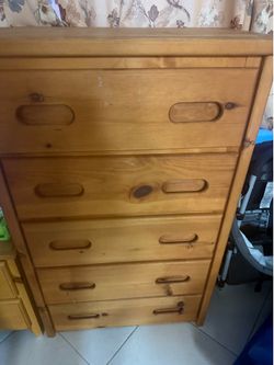 Wood dresser 5 drawers
