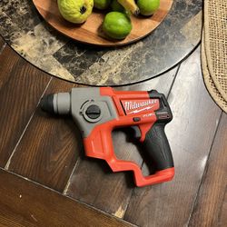 Milwaukee M12 Sds Fuel Rotary Hammer 5/8  Tool Only No Batería Está Seminuevo $150 Firme Precio 