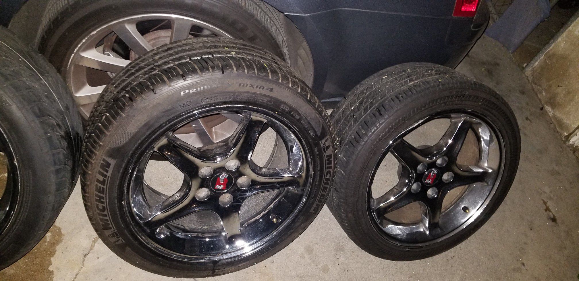 Set de rines mustang cobra 17' two tires like new the other 2 used