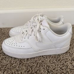 Women’s Nike Shoes Size 7
