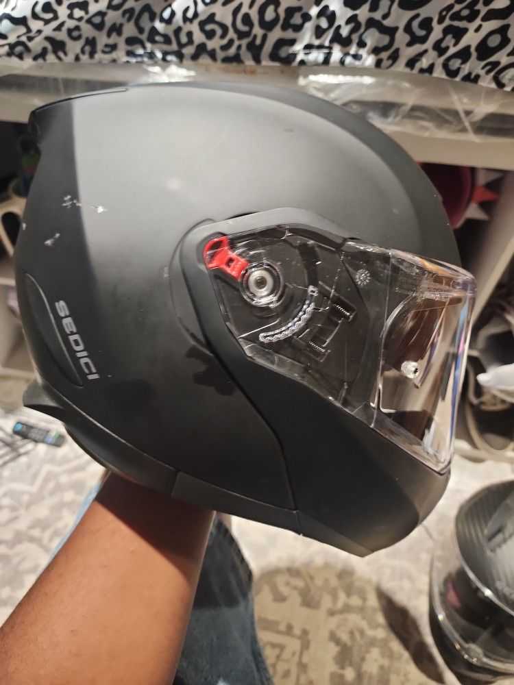 black sedici helmet