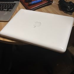 2009 MacBook Polycarbonate 