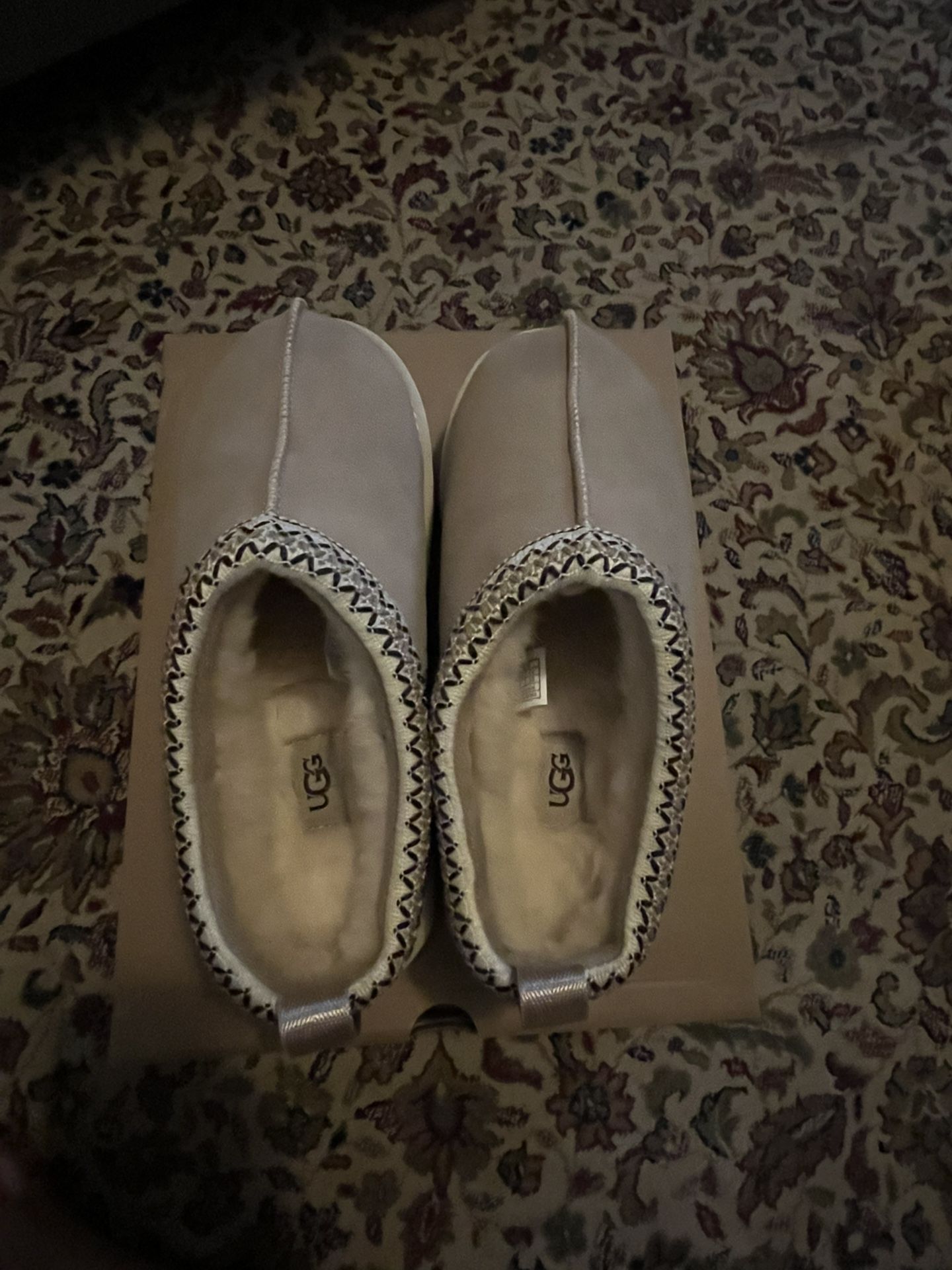 UGG Tasman Platform, Color Beige, Size 6 Woman, Brand New