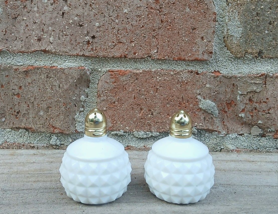 Vintage Milk Glass Salt/Pepper Shakers