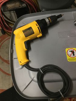 Dry wall scrue gun