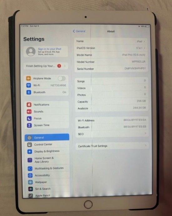 iPad Pro 10.5”. Model MPF12LL/A 256GB Wi-Fi