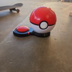 Pokemon Surprise Attack Game Poke Ball Red/White Poke Ball