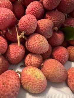Lychee / mamoncillio chino  dulces / very sweet
