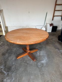 Round Wood Pedestal Dining Table