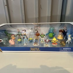 Disney's Toy Story 4 Mega Figurine set NEW 