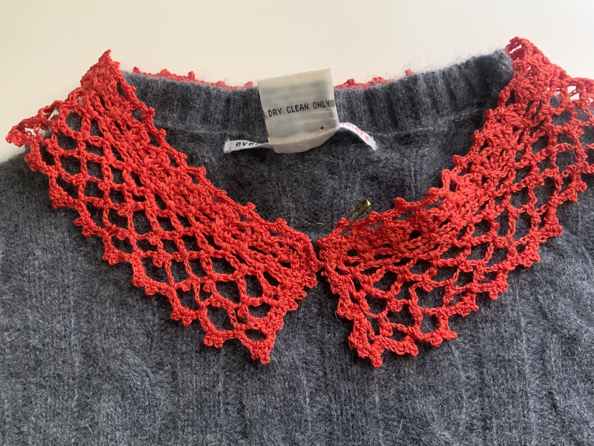 Coral/Red Collar elegant, crochet detachable, handcrafted