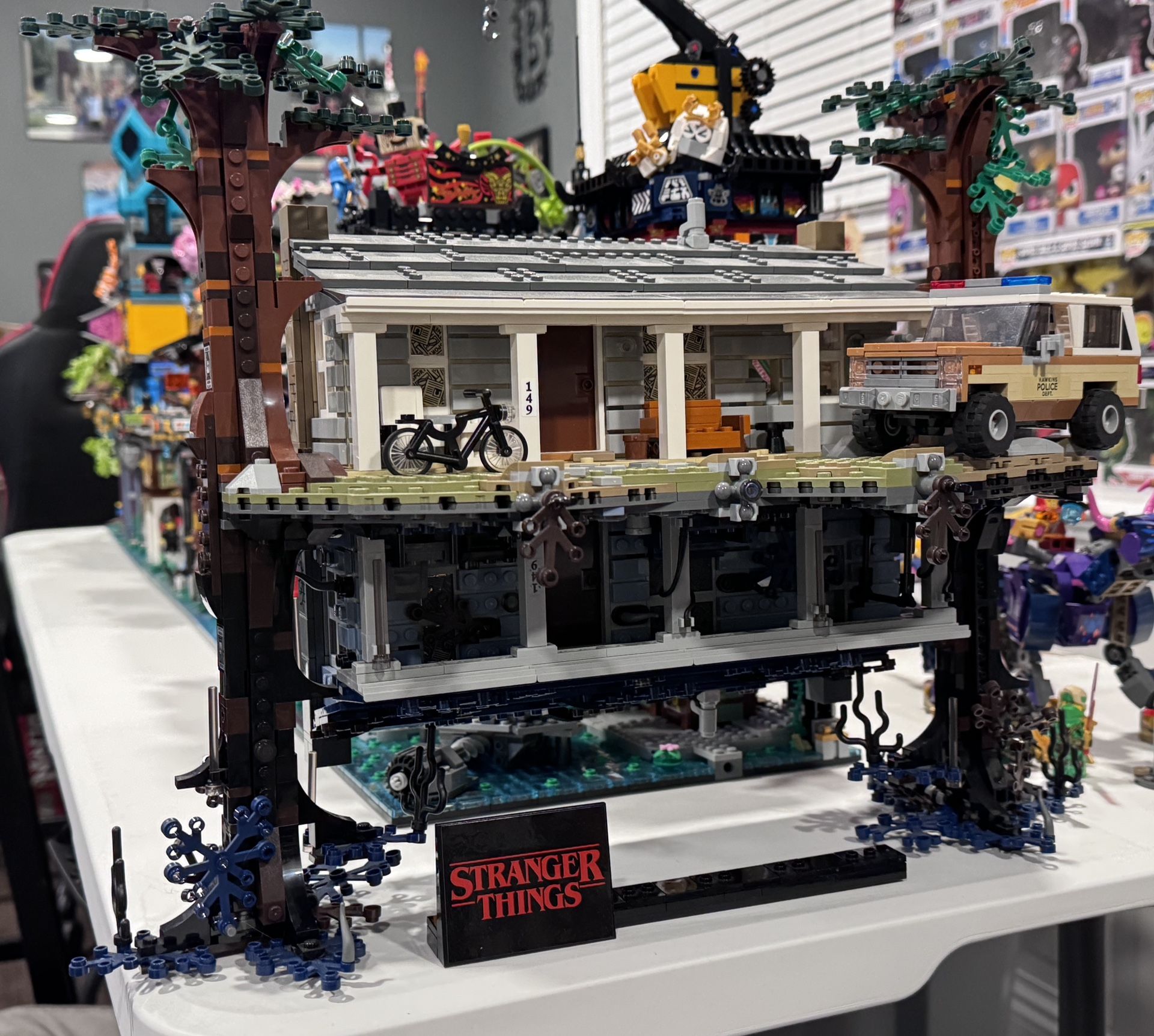 Lego Stranger things The Upside Down 75810 98% Complete