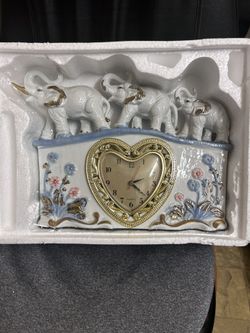 VINTAGE ELEPHANT PORCELAIN QUARTZ TABLE CLOCK