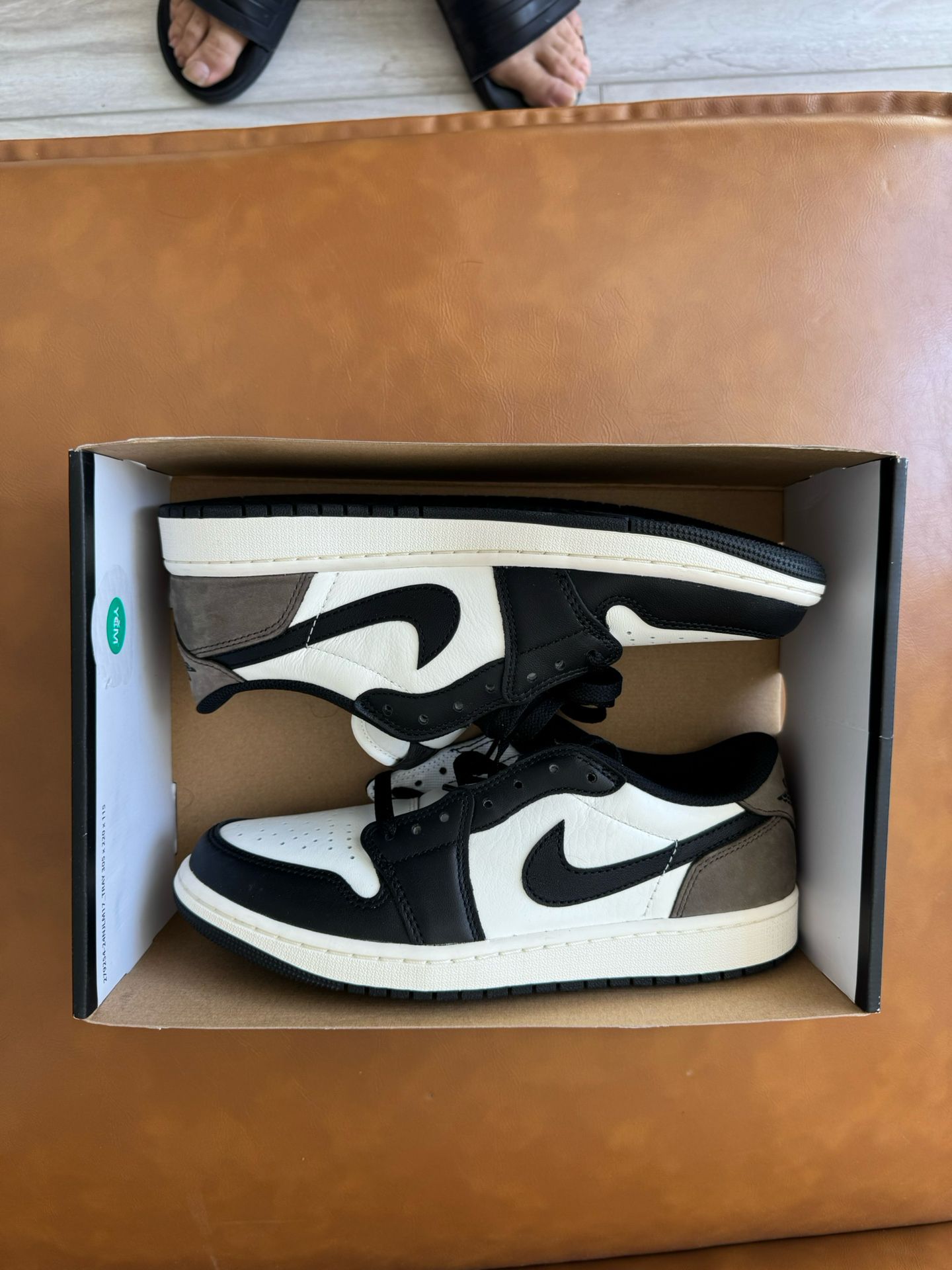Jordan 1 Mocha Low - Size 9