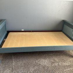 Twin Bedroom Set. 
