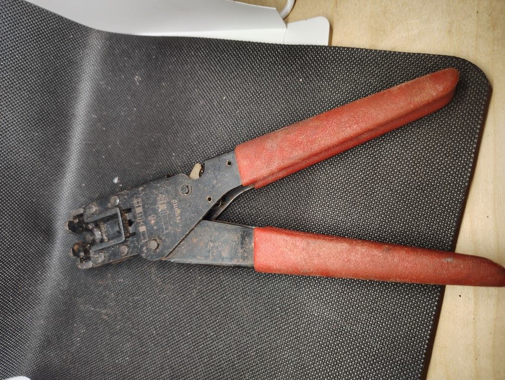 Professional AMP / TE Connectivity Ratcheting Crimper (58433-3)