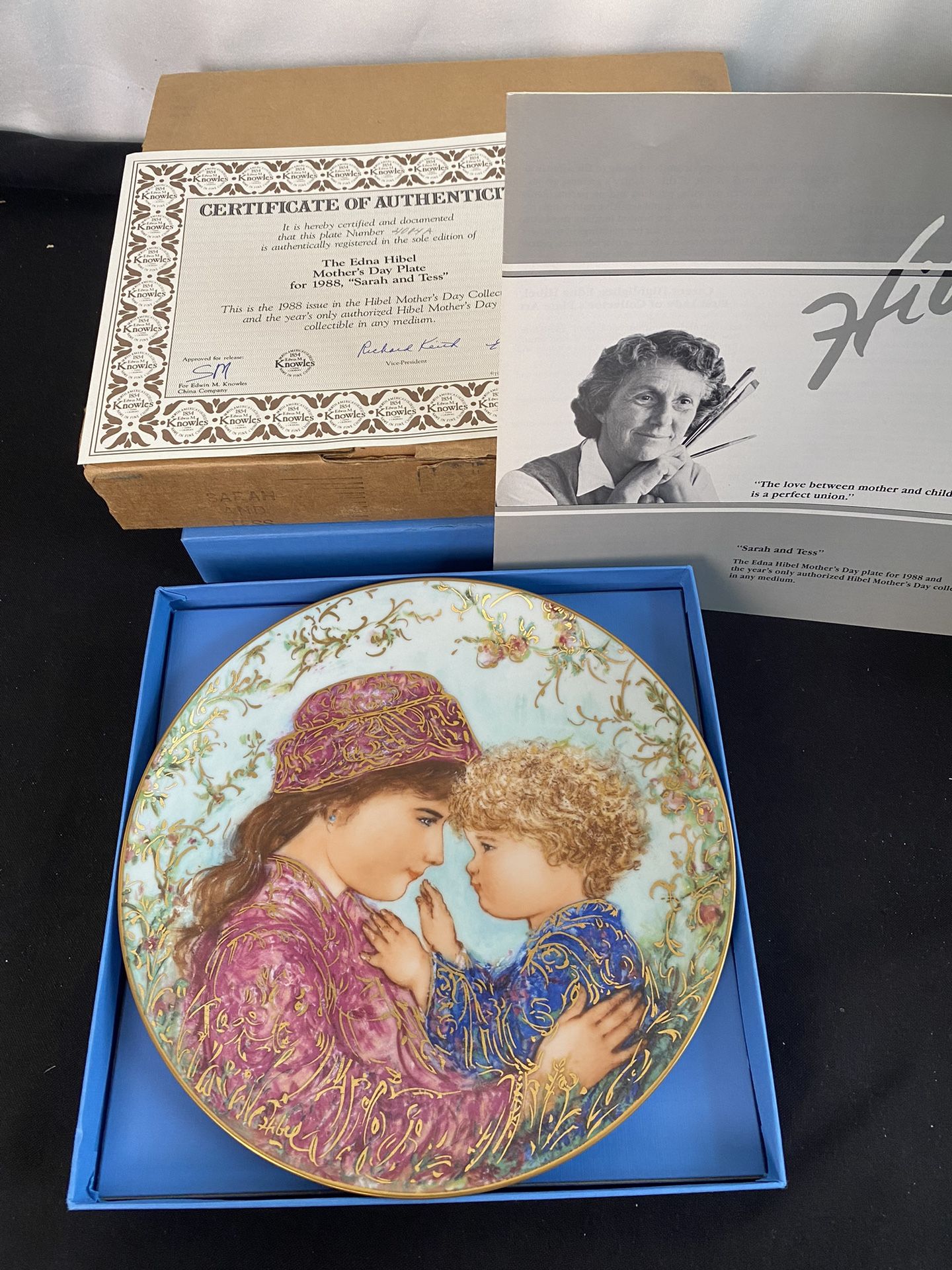 Sarah & Tess Edna Hibel Mothers Day Plate 18 Karat Gold Fine China 1988 Rare