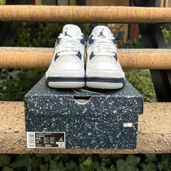 Air Jordan 4 Retro “Midnight navy”