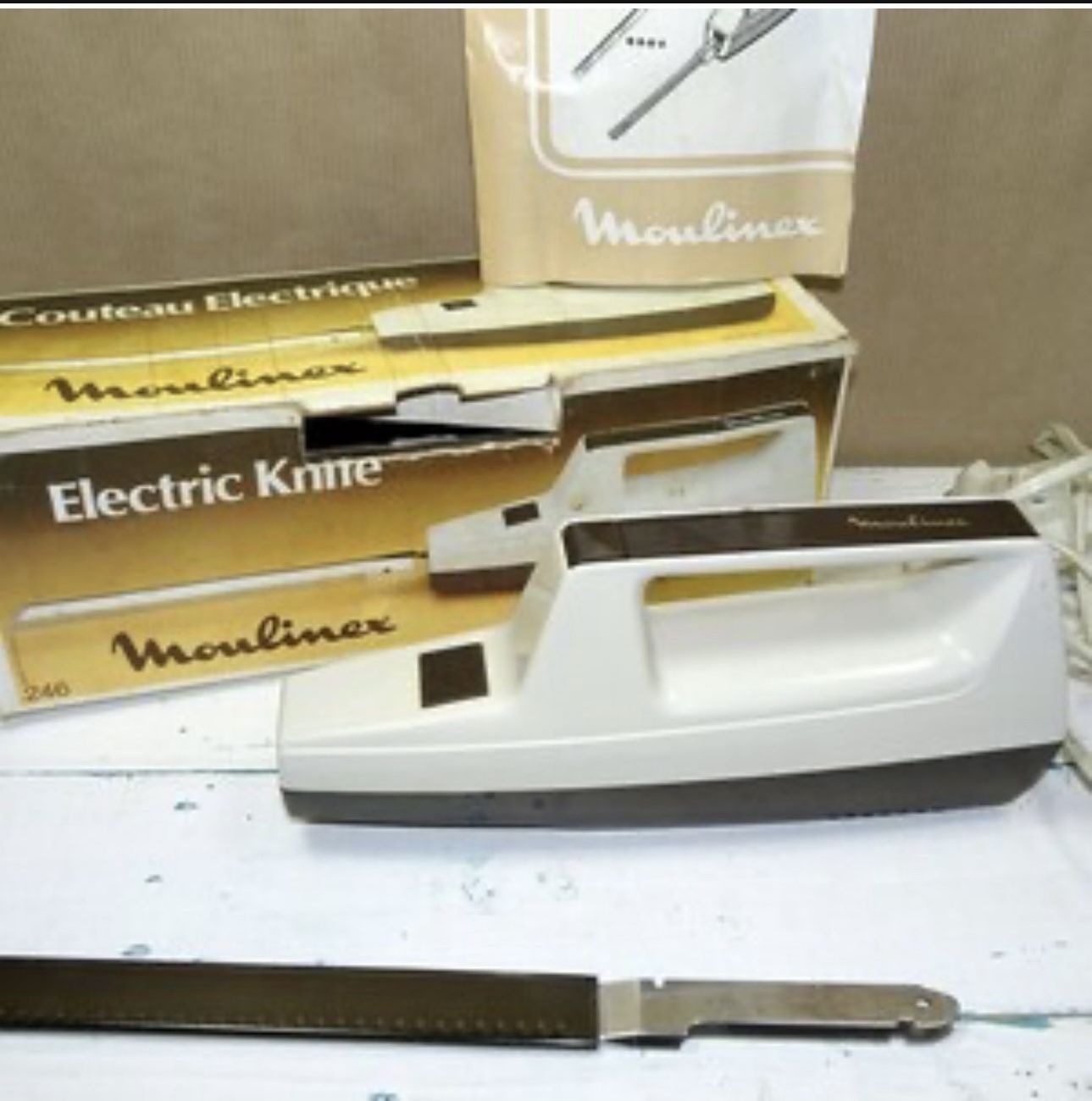 Moulinex Electric Knife Complete Set Model 294 Made In France Vintage 1970’s With Manual, Booklet, 2 Blades & Wall Mount With Hardware