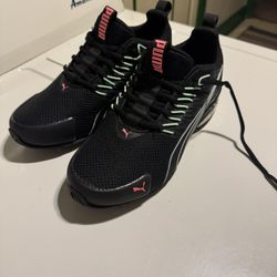 Woman’s Puma Size 7