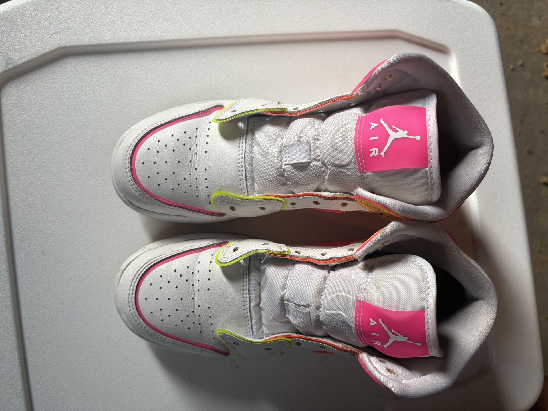 Jordan 1 Mid Edge Glow Size 5